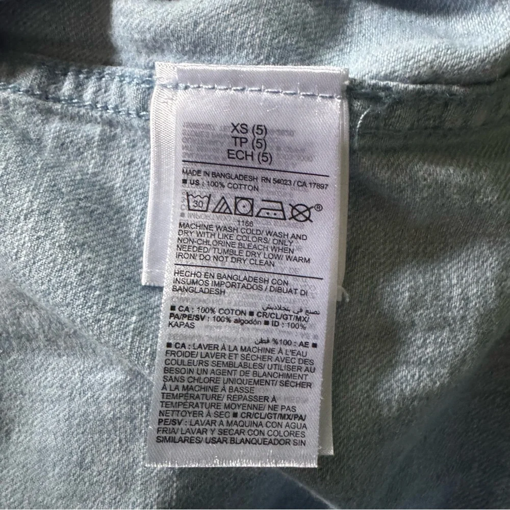 Old Navy Boys Denim Button‎ Down Shirt Size XS 5